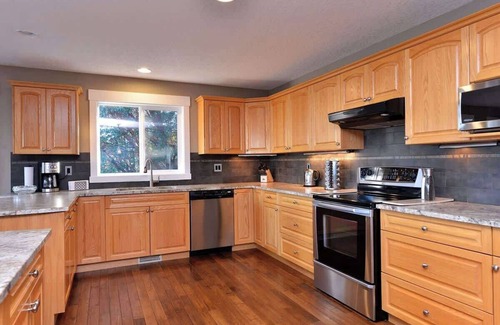 Metchosin House | Arbutus Hill Summary: