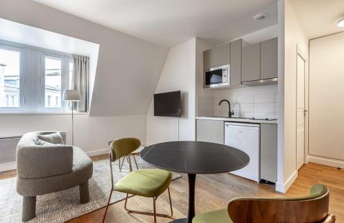 Faubourg-du-Roule Apartment | Arc de Triomphe - 2 people