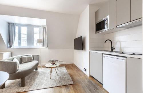 Faubourg-du-Roule Apartment | Arc de Triomphe - 2 people