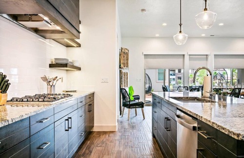 Santa Clara House | Arcadia 18 | PRIVATE Hot Tub * Arcades * Games Galore * BBQ