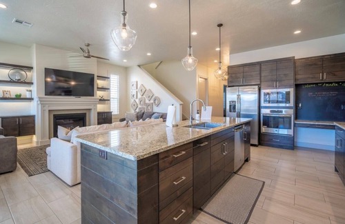 Santa Clara House | Arcadia 41 | PRIVATE Hot Tub * Arcades * Sleeps 16