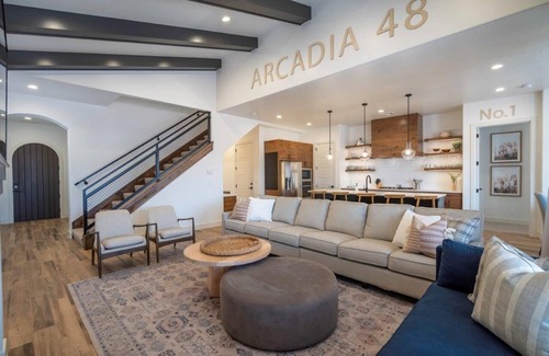 Santa Clara House | Arcadia 48 | Pinball * SLEEPS 25 * Ping Pong