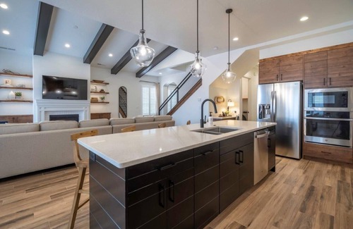 Santa Clara House | Arcadia 48 | Pinball * SLEEPS 25 * Ping Pong