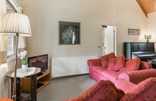 Wentworth Falls Cottage | Arcadia Cottage - Five Bedroom Cottage, Sleeps 12