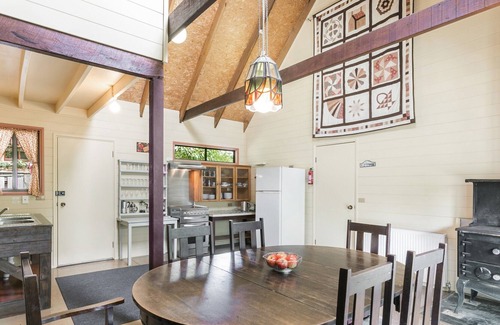 Wentworth Falls Cottage | Arcadia Cottage - Five Bedroom Cottage, Sleeps 12
