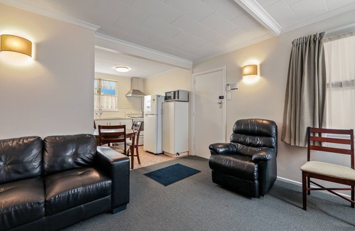 Woolston Hotel | Arcadia Motel