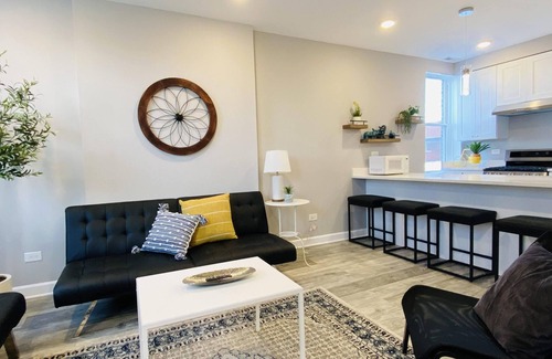 Bridgeport Apartment | Archer #2 | New 3 Bedroom near McCormick Place, Wintrust Arena, Chinatown