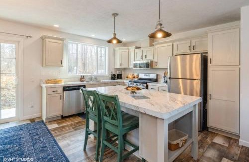 Shorewood-Tower Hills-Harbert House | Archer's Retreat Sleeps 10