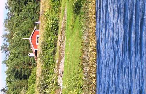 Valdemarsvik Cottage | Archipelago paradise by the Sea, Private Beach, Jetty/Sundeck