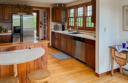 Madaket House | Architect-designed home on 1 acre with peaceful pond views