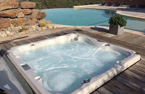 Ollioules Villa | Architect-designed villa with pool and jacuzzi, sea view