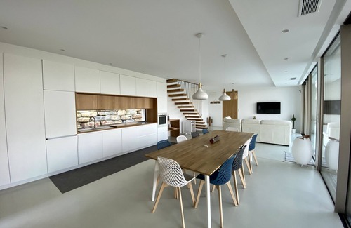 Le Muy Villa | Architect-designed villa, panoramic view 18 km from the Gulf of St Tropez