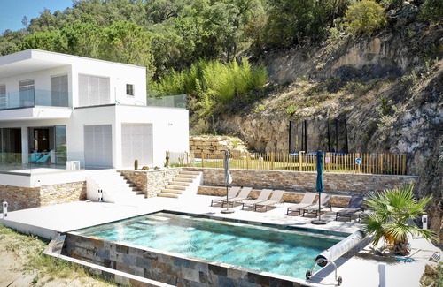 Le Muy Villa | Architect-designed villa, panoramic view 18 km from the Gulf of St Tropez