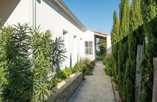 Loix House | Architect house mansion with heated pool in quiet Loix