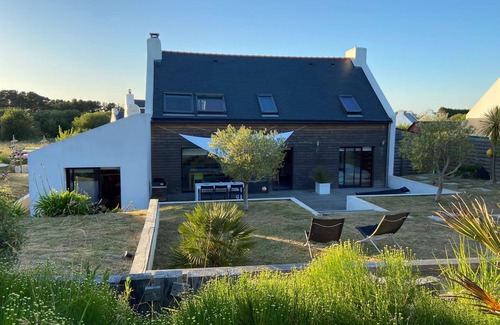 Locmaria House | Architect house quiet with large terrace and garden 5 minutes from the beach