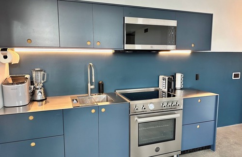 Montecito Heights House | Architectural 2-bedroom with WiFi, AC in the hills of Los Angeles