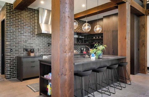 Cle Elum House | Architecturally-Stunning, Custom Cle Elum Luxury Retreat Main House + Guest Ho
