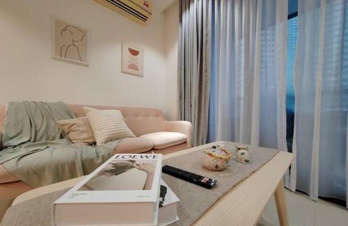 Mont Kiara Apartment | Arcoris Mont Kiara 18# Sunway 163 Mall# 1 Mont Kiara # 2 BR with Balcony 2-4 Pax