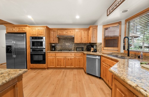 Summit Estates Cabin | Arctic Wolf at Summit Base - Log Cabin, Hot Tub, Game Room, Walk to Slopes