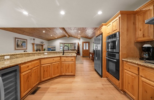 Summit Estates Cabin | Arctic Wolf at Summit Base - Log Cabin, Hot Tub, Game Room, Walk to Slopes