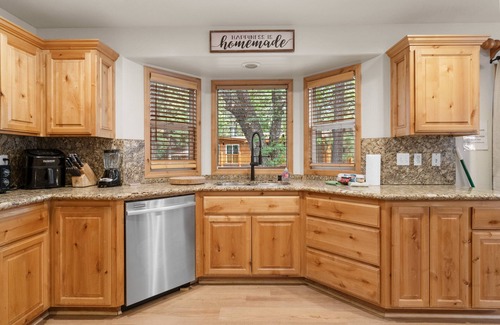 Summit Estates Cabin | Arctic Wolf at Summit Base - Log Cabin, Hot Tub, Game Room, Walk to Slopes
