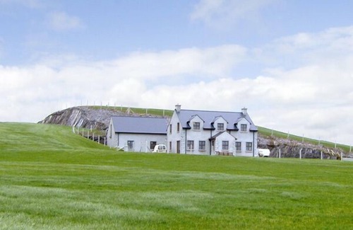 Skibbereen Cottage | ARDAGH NORTH, pet friendly, with open fire in Baltimore, County Cork