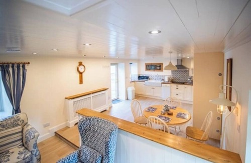 Clonakilty Cottage | Ardnavaha House Poolside Cottage 1