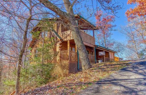 Gatlinburg - Pigeon Forge House | Are We Bear Yet- Hot Tub, Free Tickets, Pool Table, WIFI!