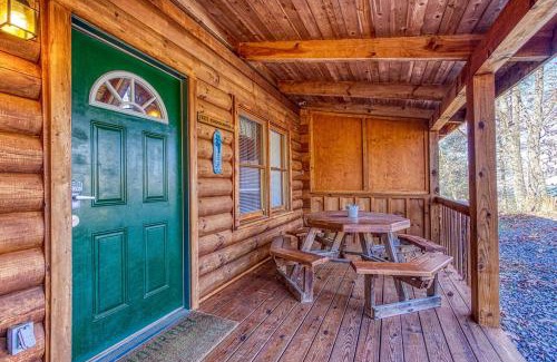 Gatlinburg - Pigeon Forge House | Are We Bear Yet- Hot Tub, Free Tickets, Pool Table, WIFI!