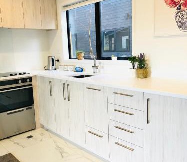 Addington Apartment | Arena,Railway Station Townhouse with Free car park