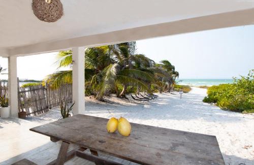 El Cuyo Apartment | Arena y Mar Beachfront House, El Cuyo by The Spot Rentals