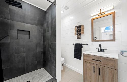 Fredericksburg Cabin | Ares Treehouse Romantic Hottub Fredericksburg EV