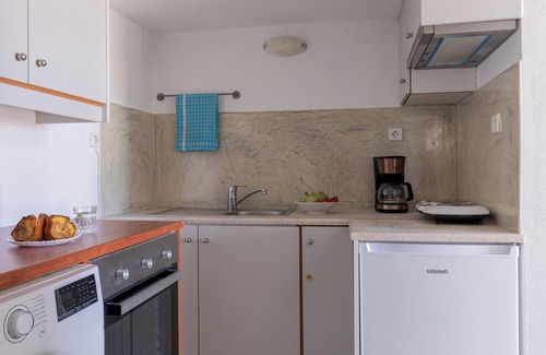 Emporio Apartment | Argyro's IO: Panoramic house with jacuzzi.