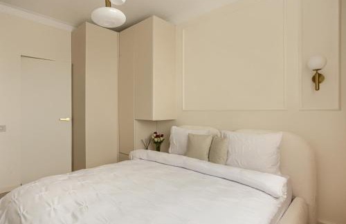 Jibert Apartment | ARI Luxury Apartment with Balcony