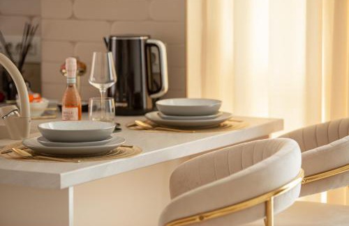 Jibert Apartment | ARI Luxury Apartment with Balcony