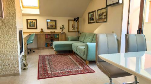 Old Town Apartment | ARIA Ultracentral Studio