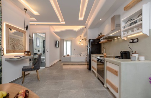 Naxos Town Apartment | Ariadne - Naxos Pantheon Luxury Apartments with outdoor jacuzzi