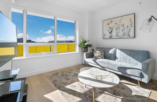 Richmond City Centre Apartment | ARIES PALACE - Avant-Garde & Luxury DT RMD Living