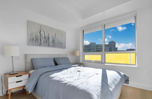 Richmond City Centre Apartment | ARIES PALACE - Avant-Garde & Luxury DT RMD Living