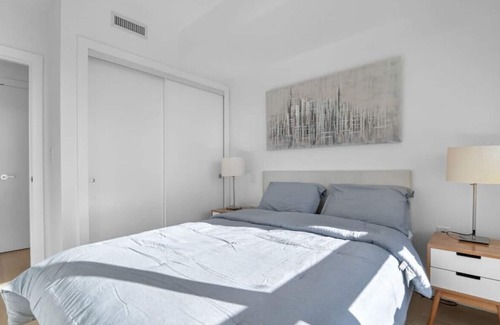 Richmond City Centre Apartment | ARIES PALACE - Avant-Garde & Luxury DT RMD Living