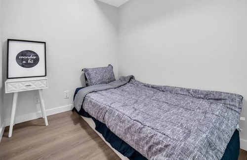 Golden Village Apartment | ARIES PALACE - LUXURY 2 BEDROOM SUITE w AC&Parking