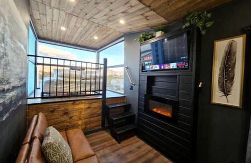 Meadview House | Arizona Adventure Awaits: Glamping Rental Offering Exquisite Views