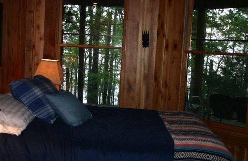 Quitman House | Arkansas Lakefront Hideaway