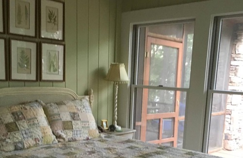 Quitman House | Arkansas Lakefront Hideaway