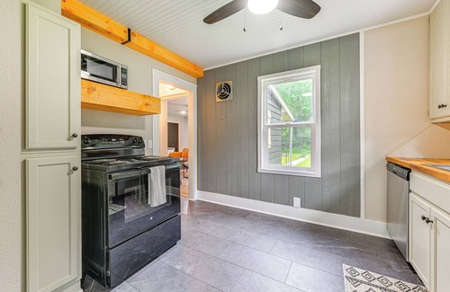 Dellwood House | Arkdale Home w/Fire Pit, 1 Mi to Castle Rock Lake