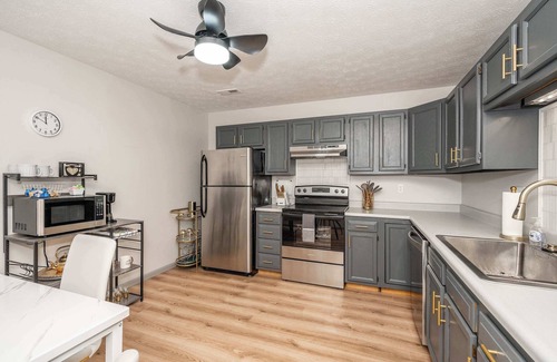 Williamstown House | Arkstone Retreat Suites, 3 in 1!