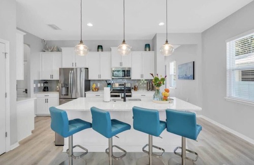 Arlington Park House | Arlington Ocean Oasis 5br 5ba Htd Saltwater Pool
