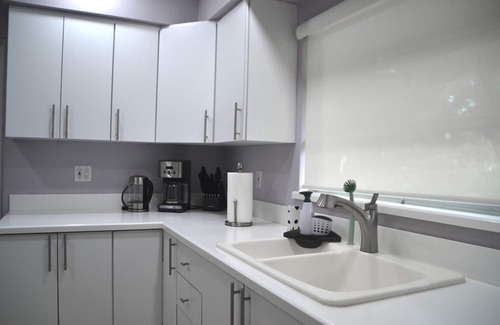 Arlington Park House | Arlington Park Area! Heated Pool 3Bedroom/2bath Home