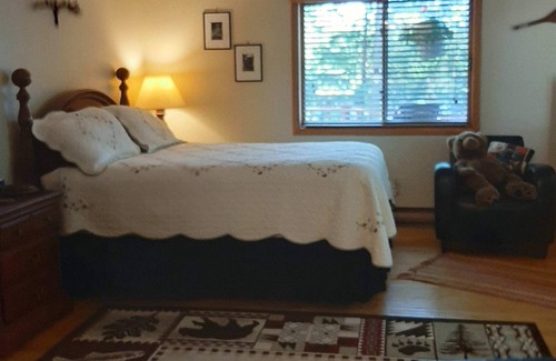 Seguin Cabin | Armishaw Lake Muskoka cottage on a private lake!