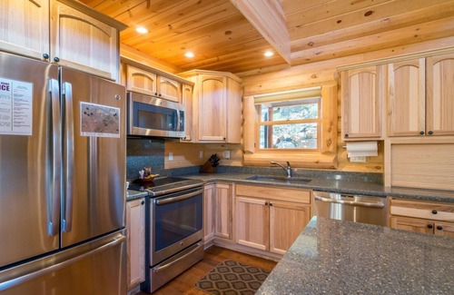 Windcliff Estates House | Armstrong Log Cabin Vacation Home at Windcliff by RedAwning